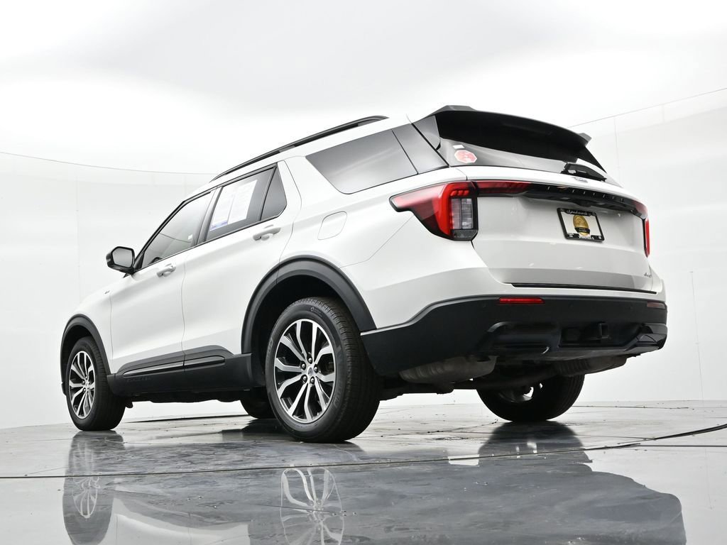 Used 2025 Ford Explorer ST-Line image 21