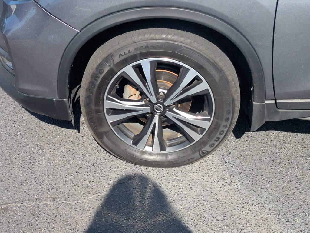 Used 2019 Nissan Rogue SV w/ Premium Package image 12