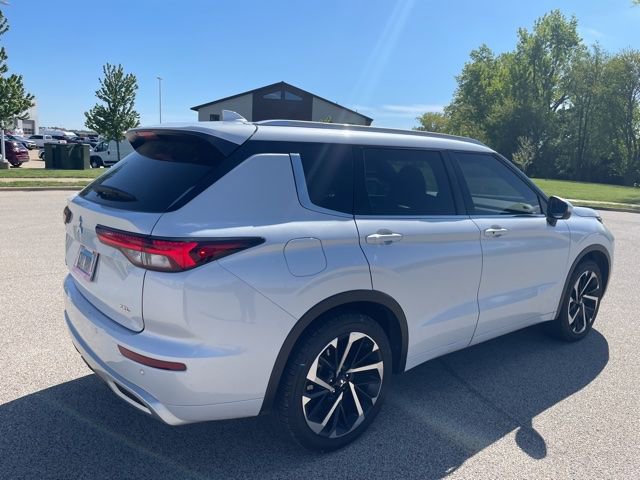Used 2022 Mitsubishi Outlander SEL FWD image 3