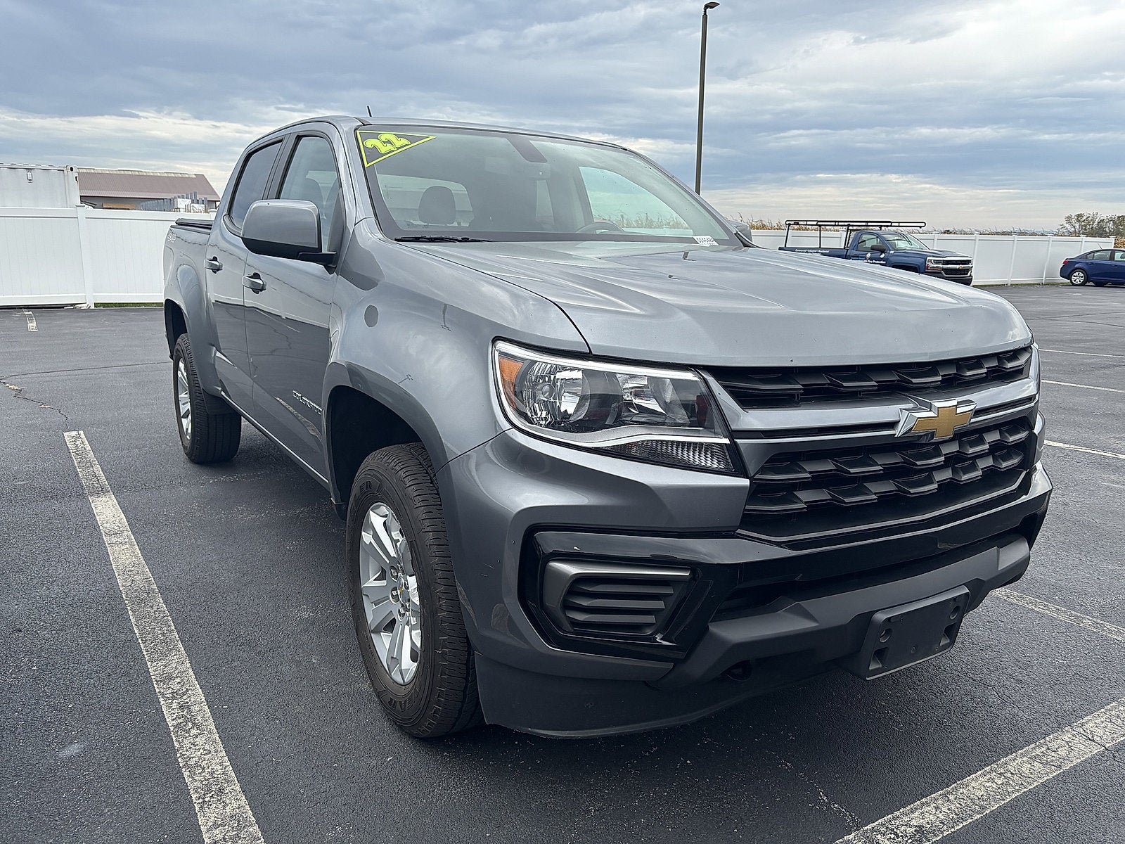 Used 2022 Chevrolet Colorado LT AWD/4WD image 2