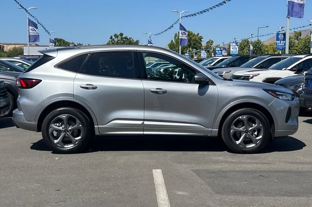 Used 2023 Ford Escape ST-Line Select w/ Class II Trailer Tow Package AWD/4WD image 3