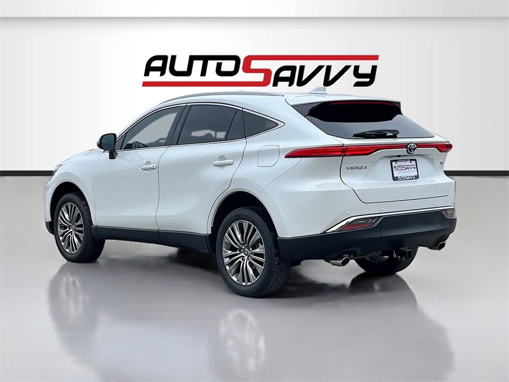 Used 2024 Toyota Venza XLE image 5