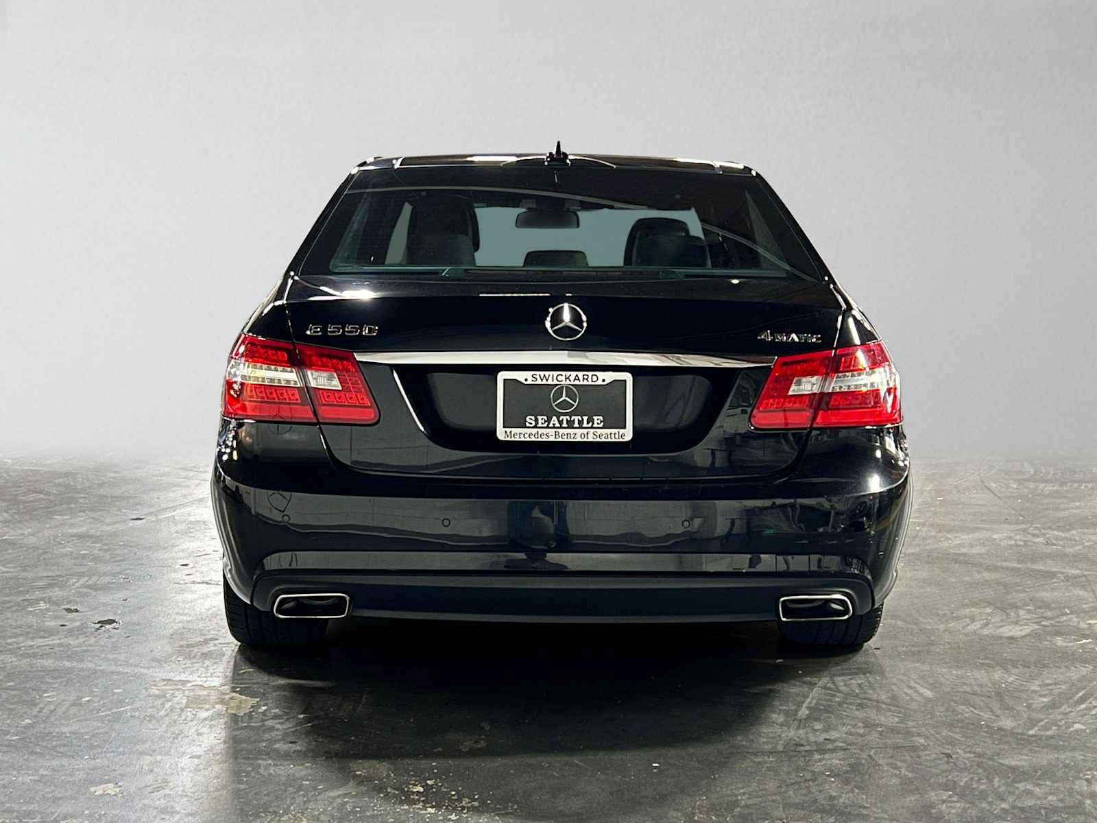 Used 2013 Mercedes-Benz E 550 4MATIC Sedan image 4