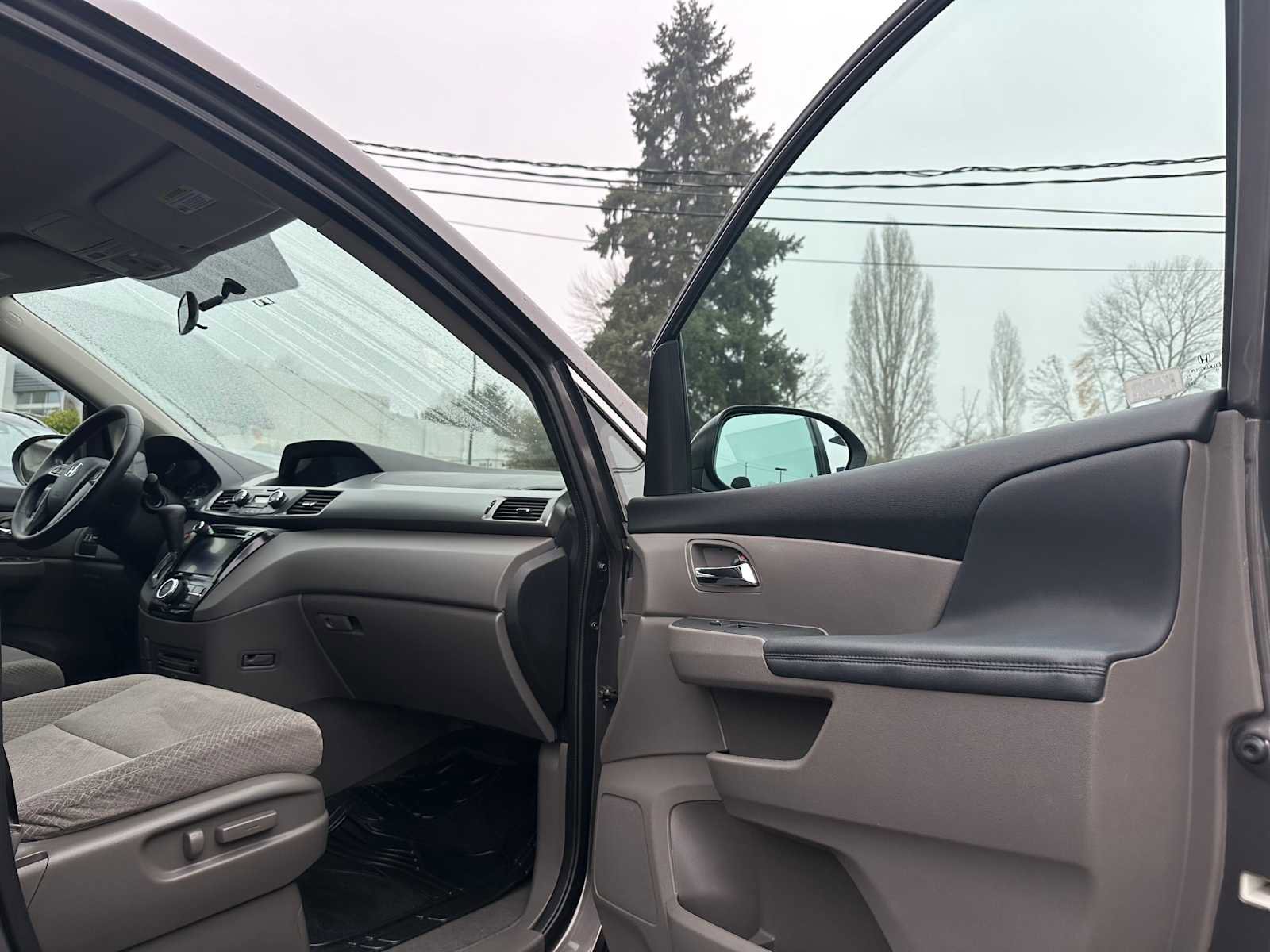 Used 2016 Honda Odyssey SE image 11
