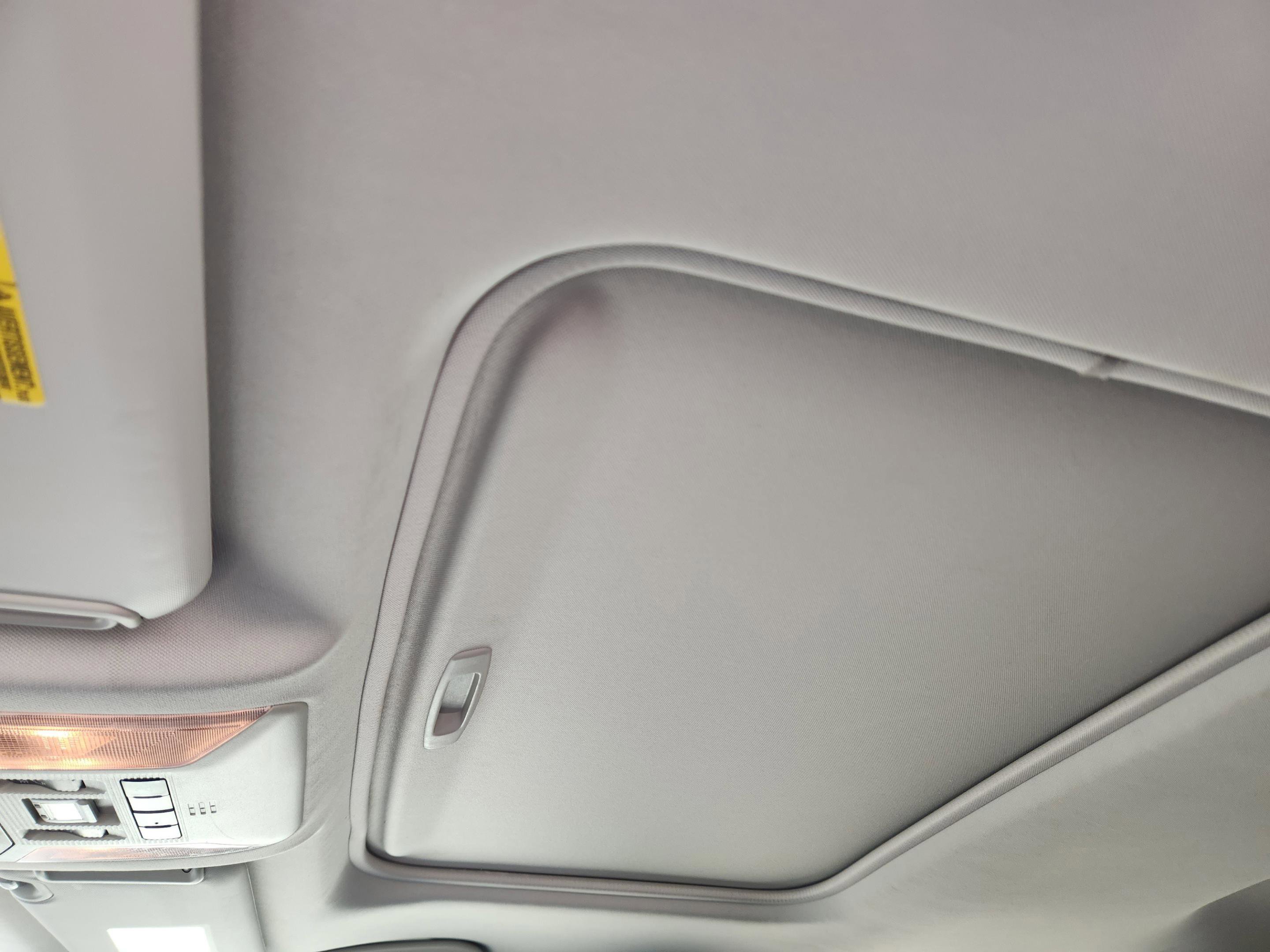 Used 2021 Toyota RAV4 XLE w/ Convenience Package image 17