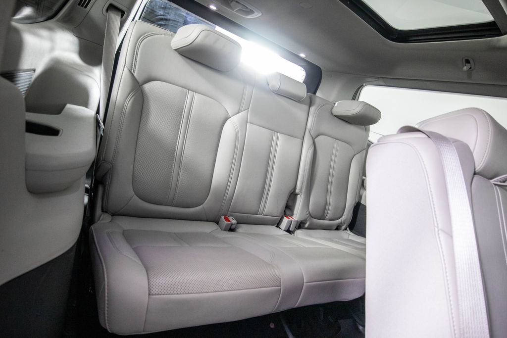 Used 2024 Jeep Wagoneer 2WD w/ Premium Group I image 14