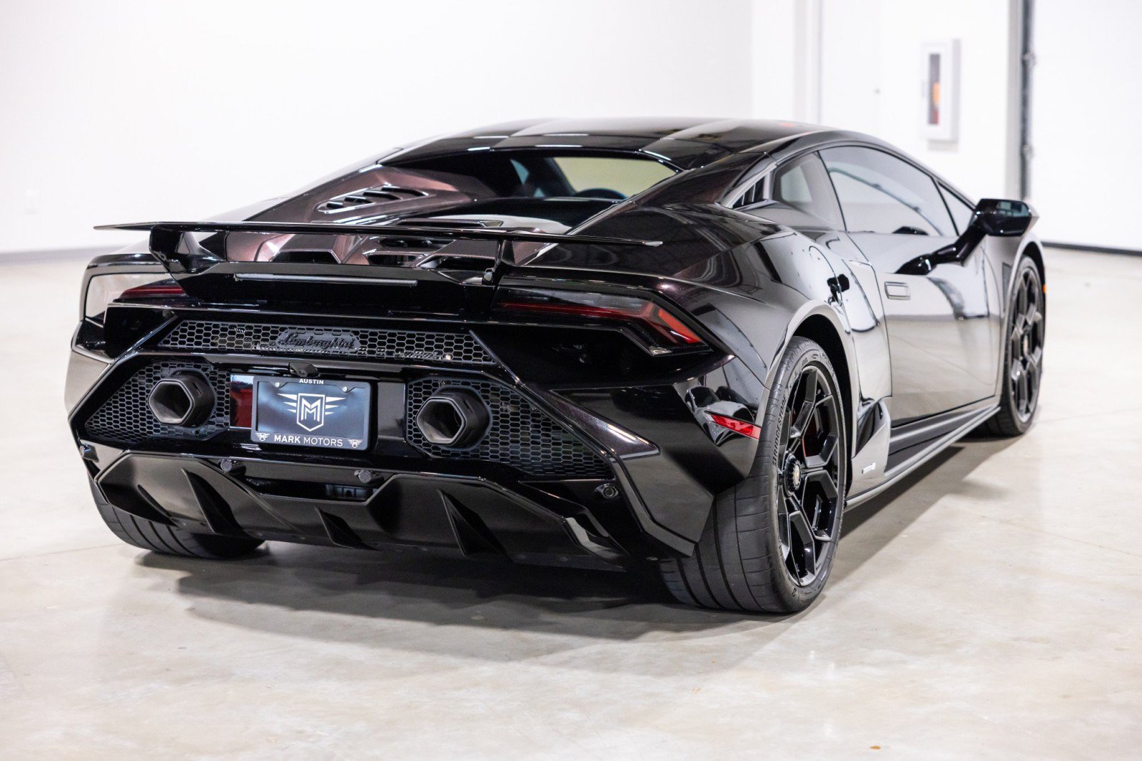 Used 2024 Lamborghini Huracan Tecnica RWD image 9