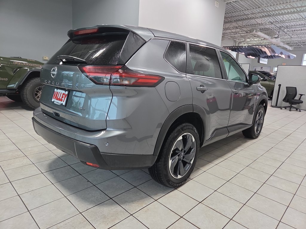 Used 2026 Nissan Rogue SV AWD/4WD image 10