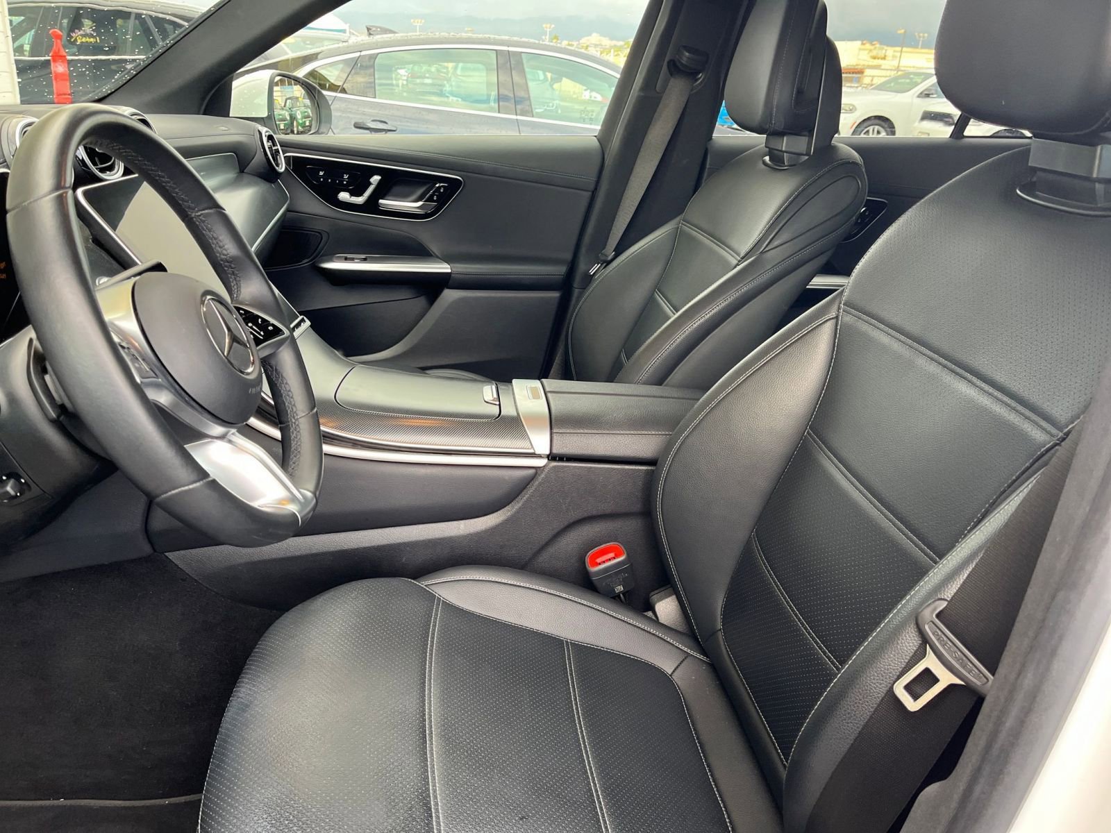 Used 2024 Mercedes-Benz GLC 300 4MATIC image 27