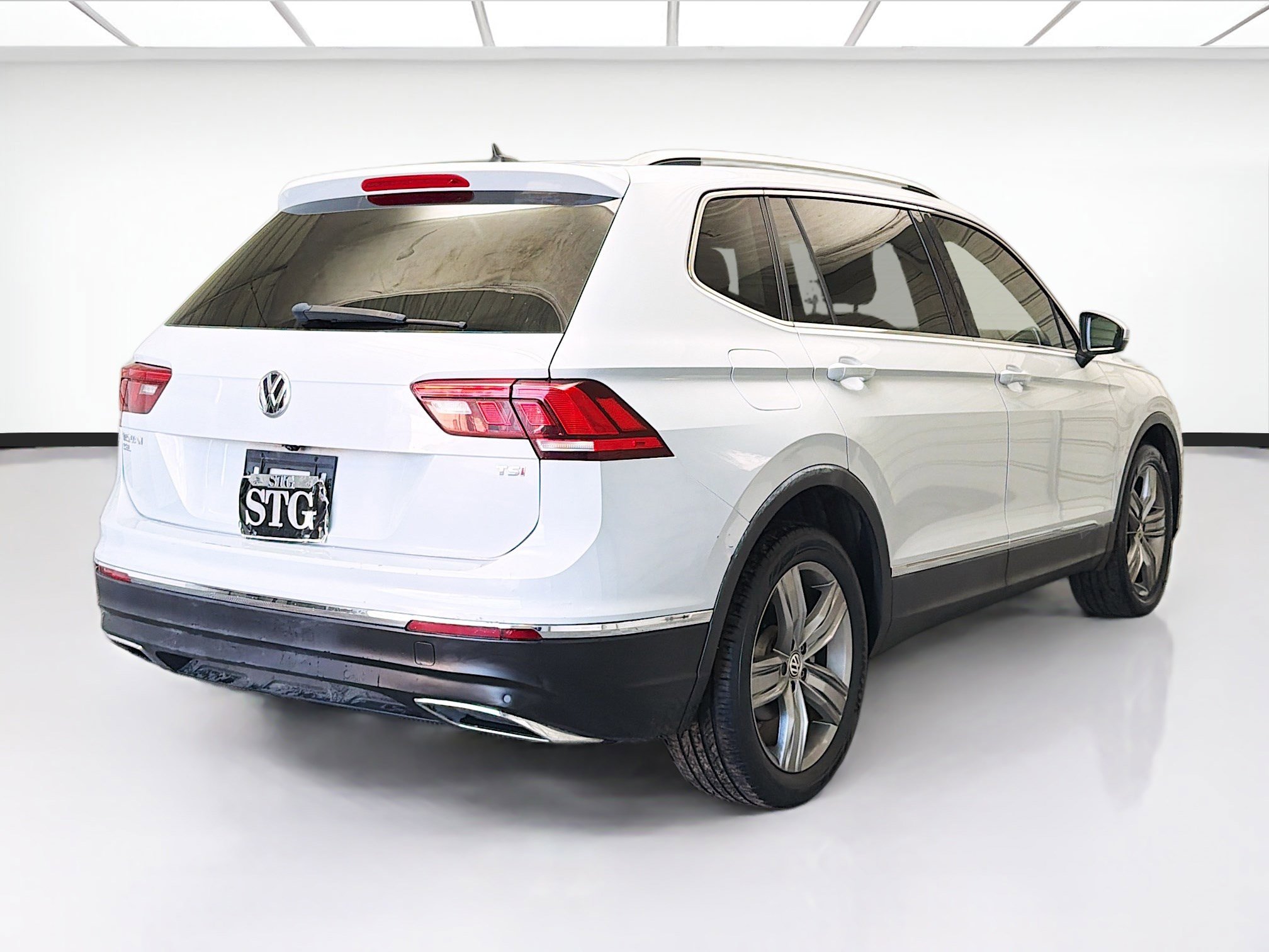 Used 2018 Volkswagen Tiguan SEL Premium FWD image 4