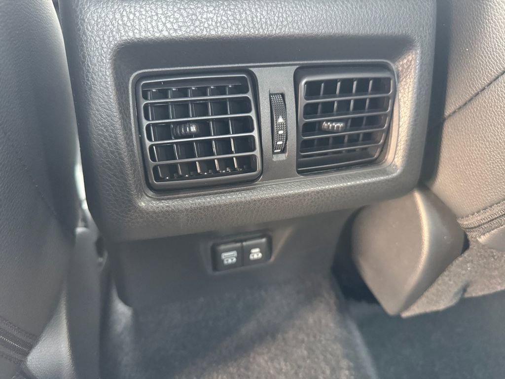 Used 2025 Toyota Camry SE w/ Multimedia Upgrade Package image 20