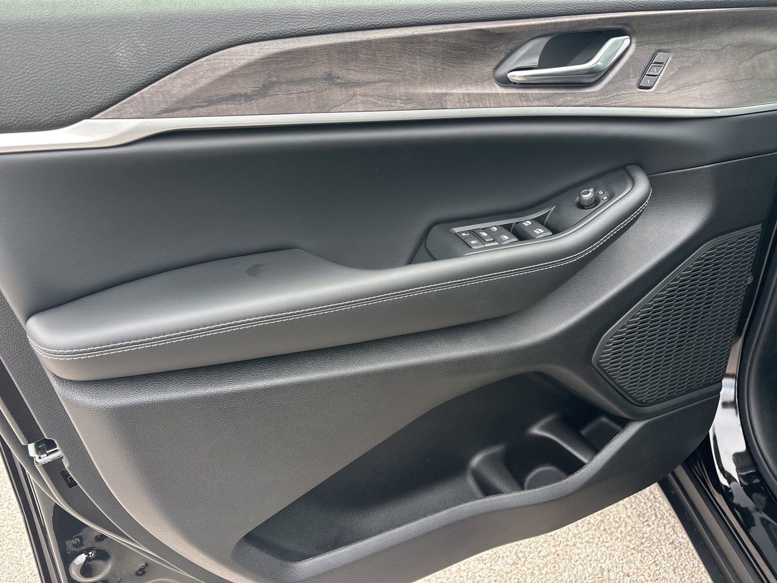 New 2025 Jeep Grand Cherokee Limited w/ Trailer Tow Package AWD/4WD image 10