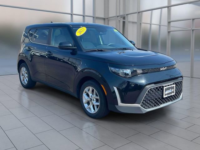Used 2023 Kia Soul LX w/ LX Technology Package FWD image 1
