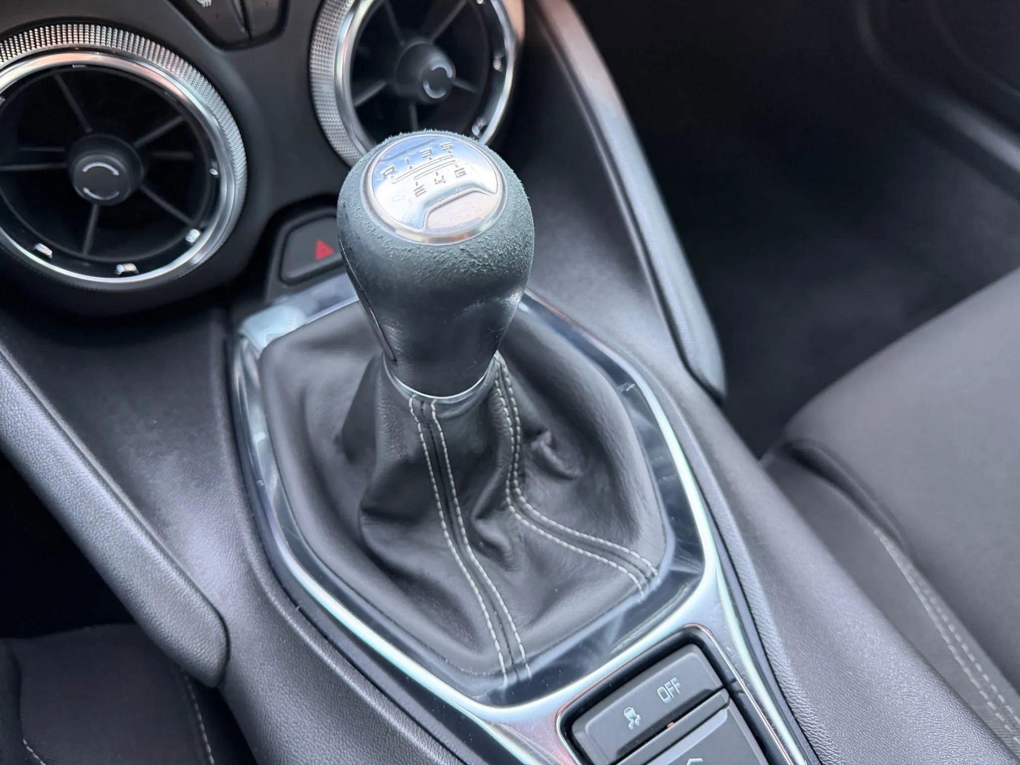 Used 2021 Chevrolet Camaro LT w/ RS Package image 18