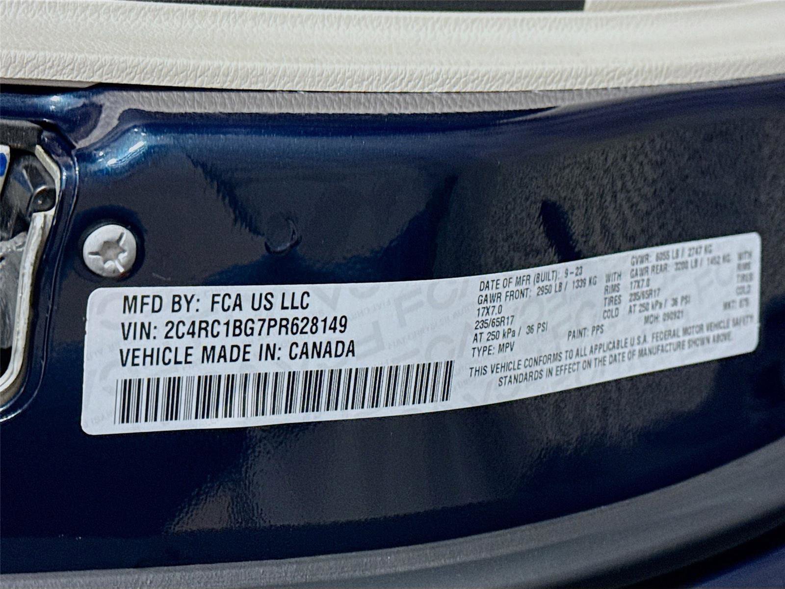 Used 2023 Chrysler Pacifica Touring-L image 25