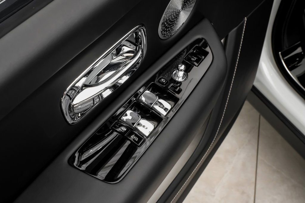 Used 2022 Rolls-Royce Cullinan Black Badge AWD/4WD image 38