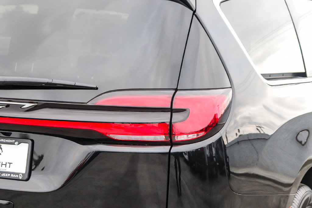 New 2027 Chrysler Pacifica Select FWD image 10