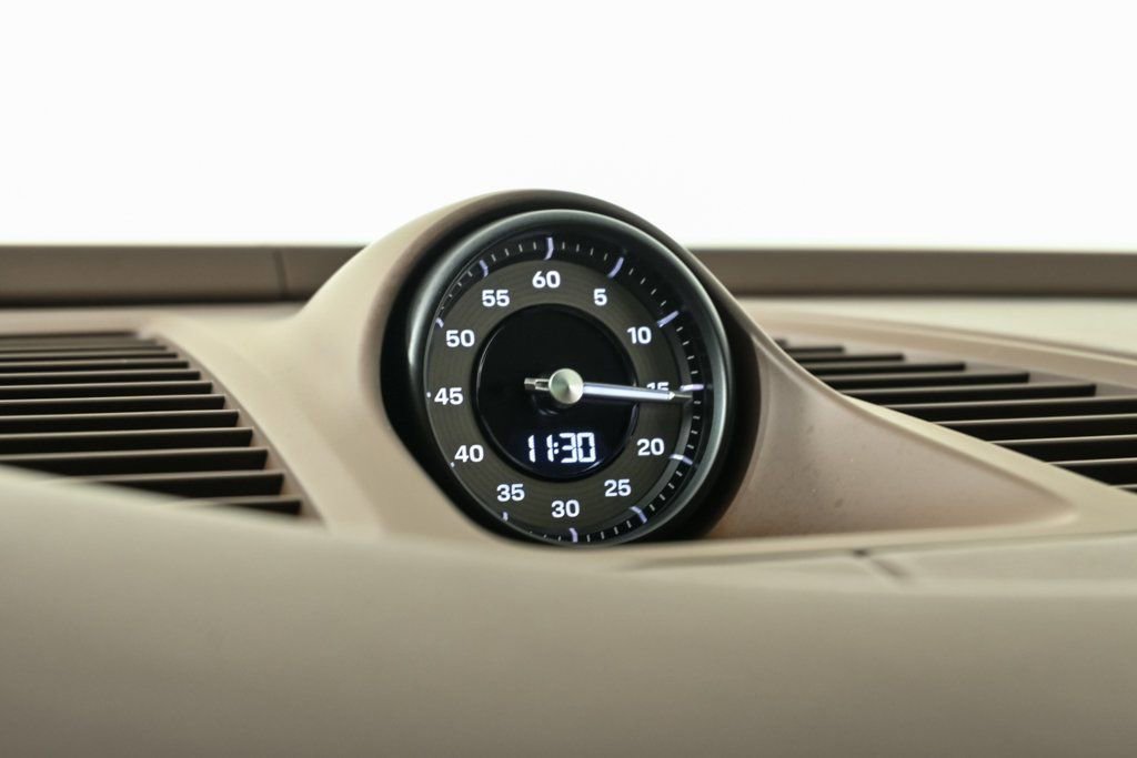 New 2025 Porsche Macan Turbo Electric image 17