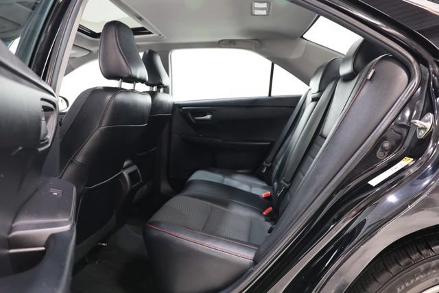 Used 2016 Toyota Camry SE w/ Moonroof Package FWD image 28