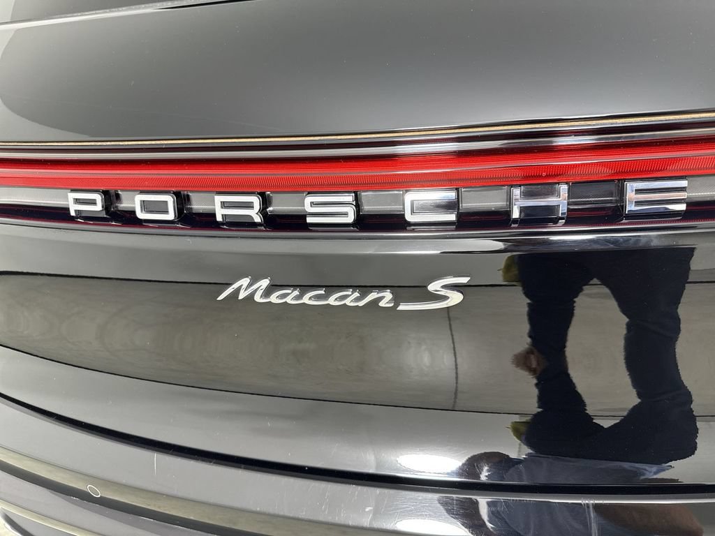 Certified 2022 Porsche Macan S w/ Premium Package Plus AWD/4WD image 18