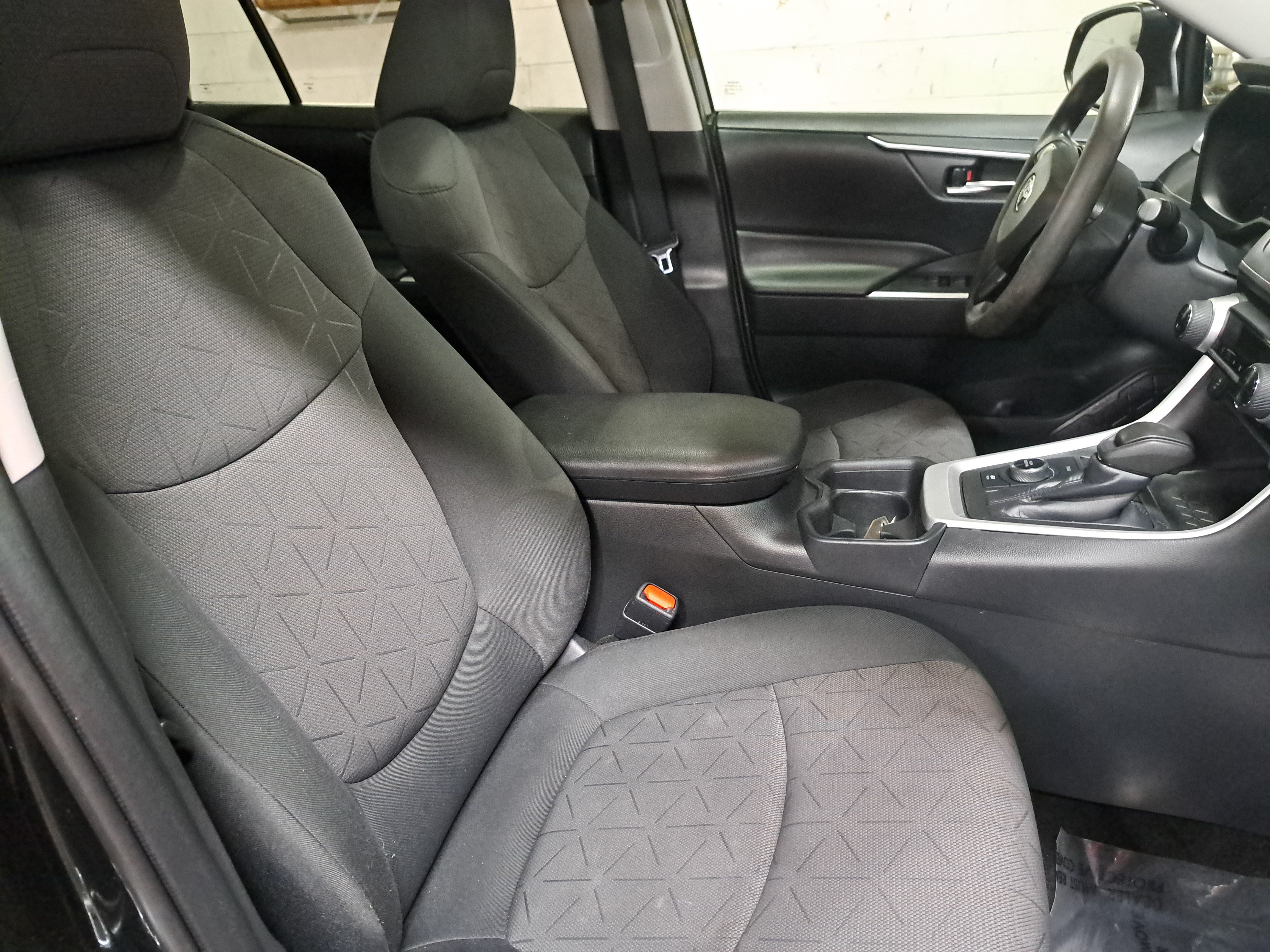 Used 2019 Toyota RAV4 XLE AWD/4WD image 10