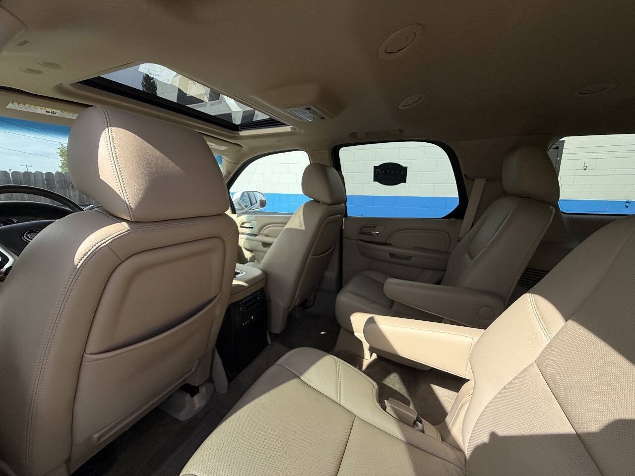 Used 2014 Cadillac Escalade Luxury AWD/4WD image 16