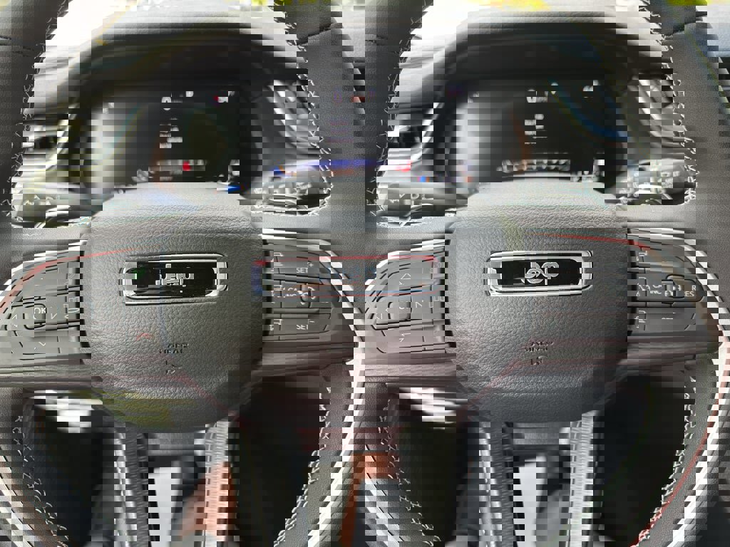 New 2025 Jeep Grand Cherokee Altitude RWD image 12