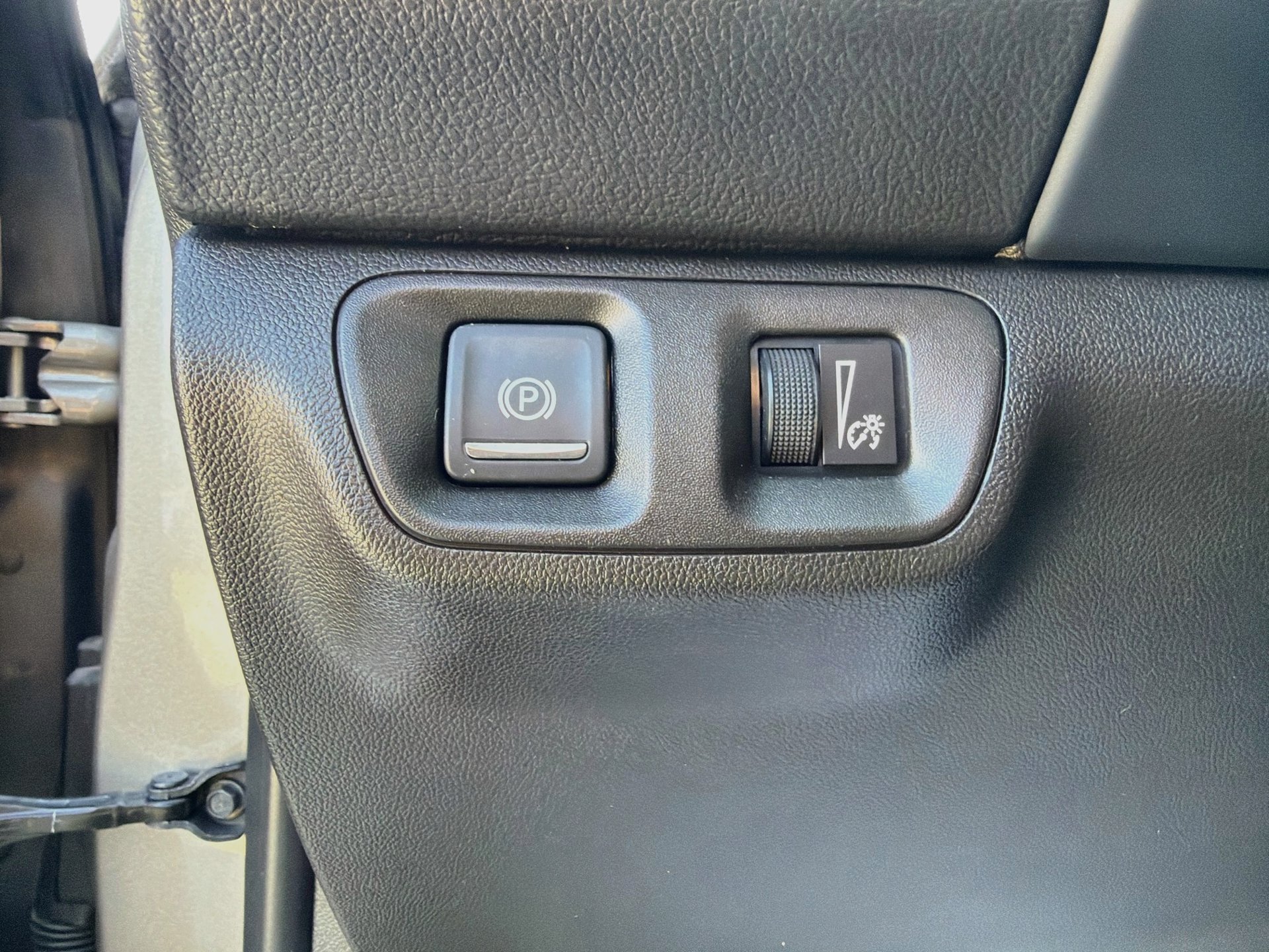 Used 2023 GMC Acadia SLT AWD/4WD image 12