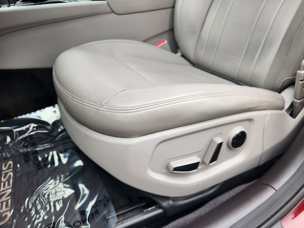 Used 2015 Hyundai Genesis 3.8 w/ Option Group 02 RWD image 16