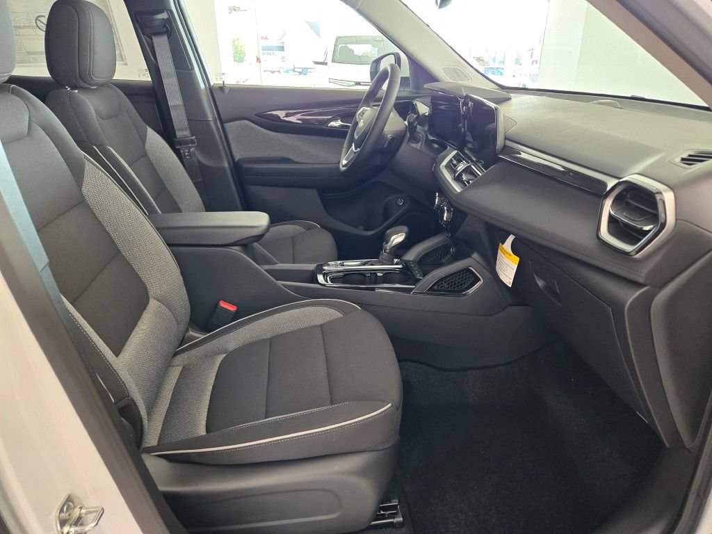 New 2026 Chevrolet TrailBlazer LT w/ Convenience Package FWD image 5