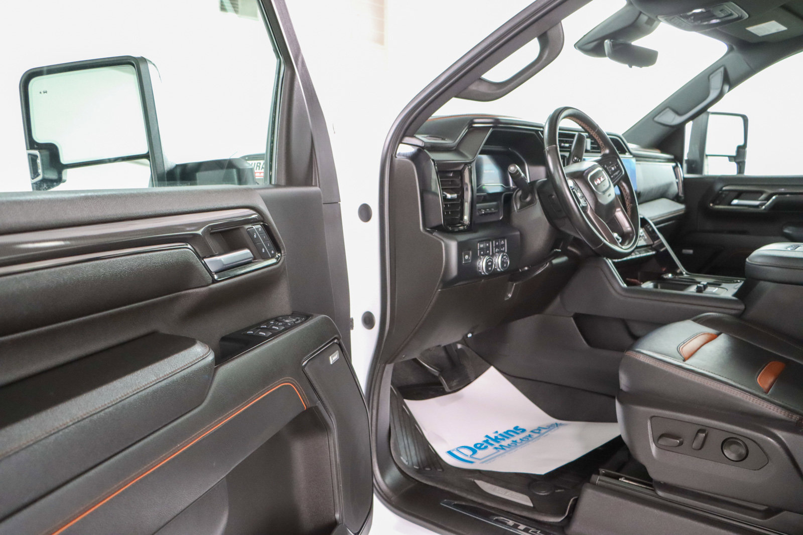 Used 2024 GMC Sierra 2500 AT4 w/ AT4 Premium Plus Package image 3