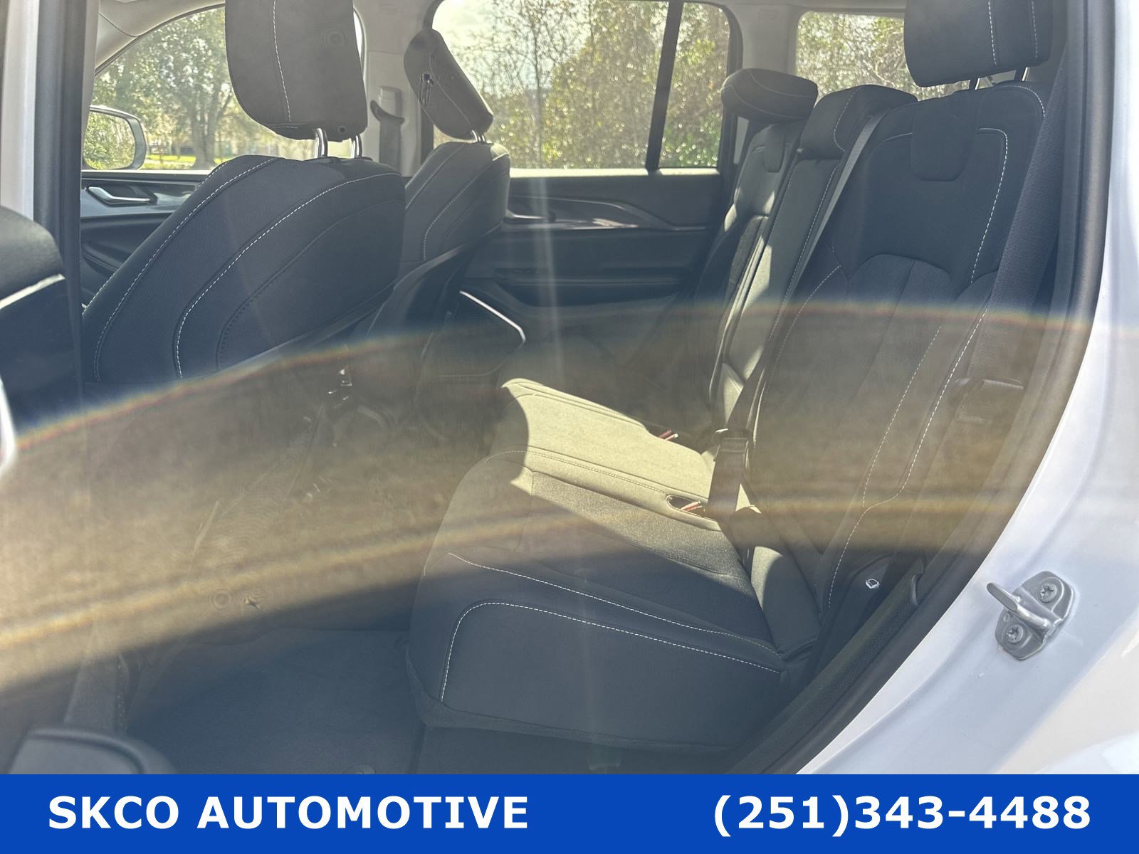 Used 2022 Jeep Grand Cherokee Laredo image 14