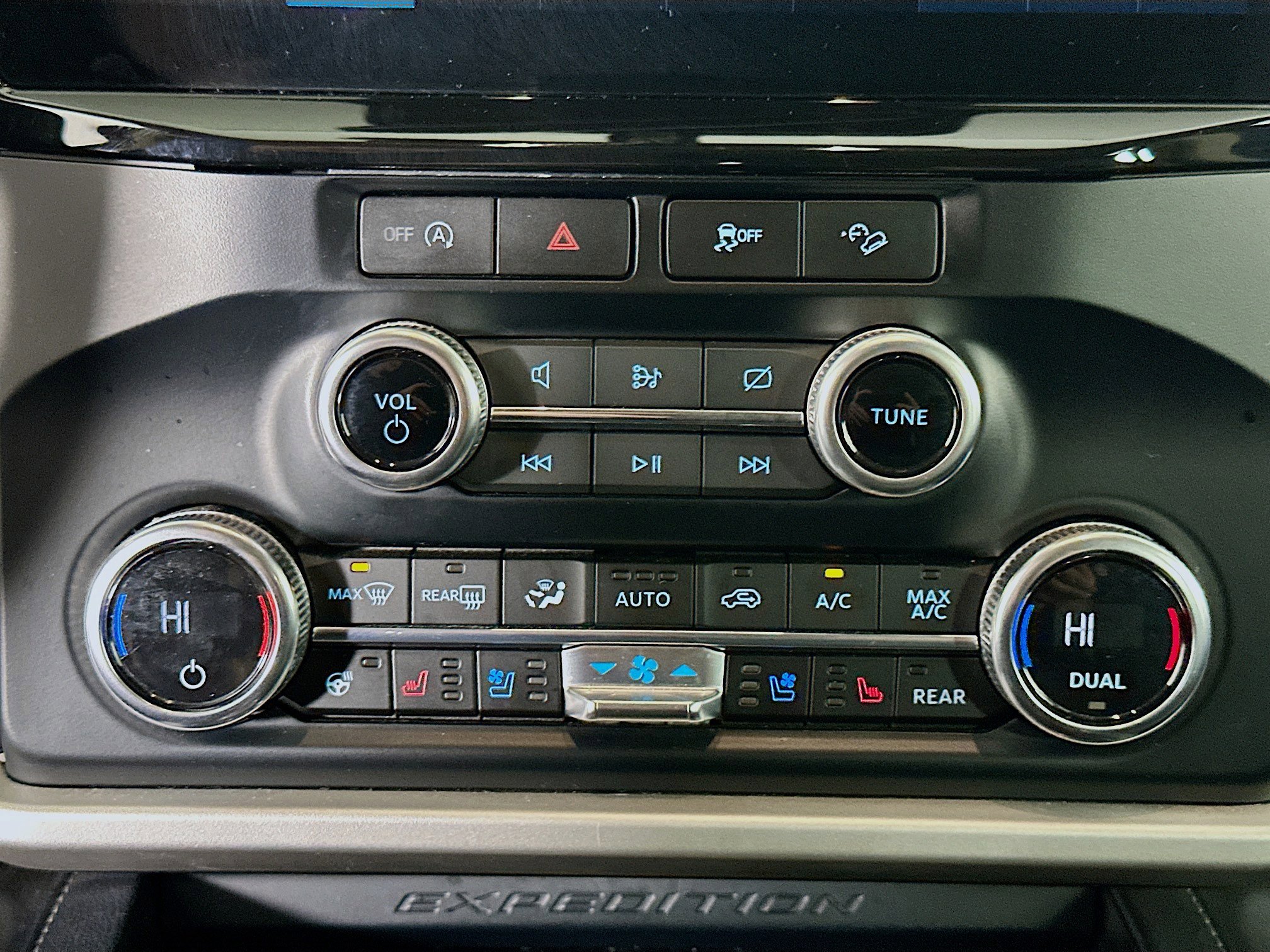 Used 2024 Ford Expedition XLT image 24