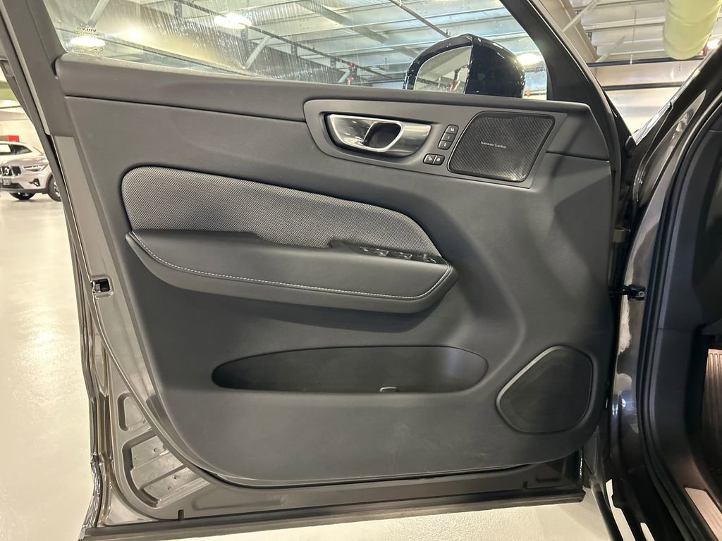 Certified 2023 Volvo XC60 B6 Ultimate AWD/4WD image 9