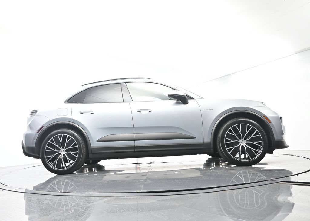 Certified 2025 Porsche Macan Electric RWD image 53