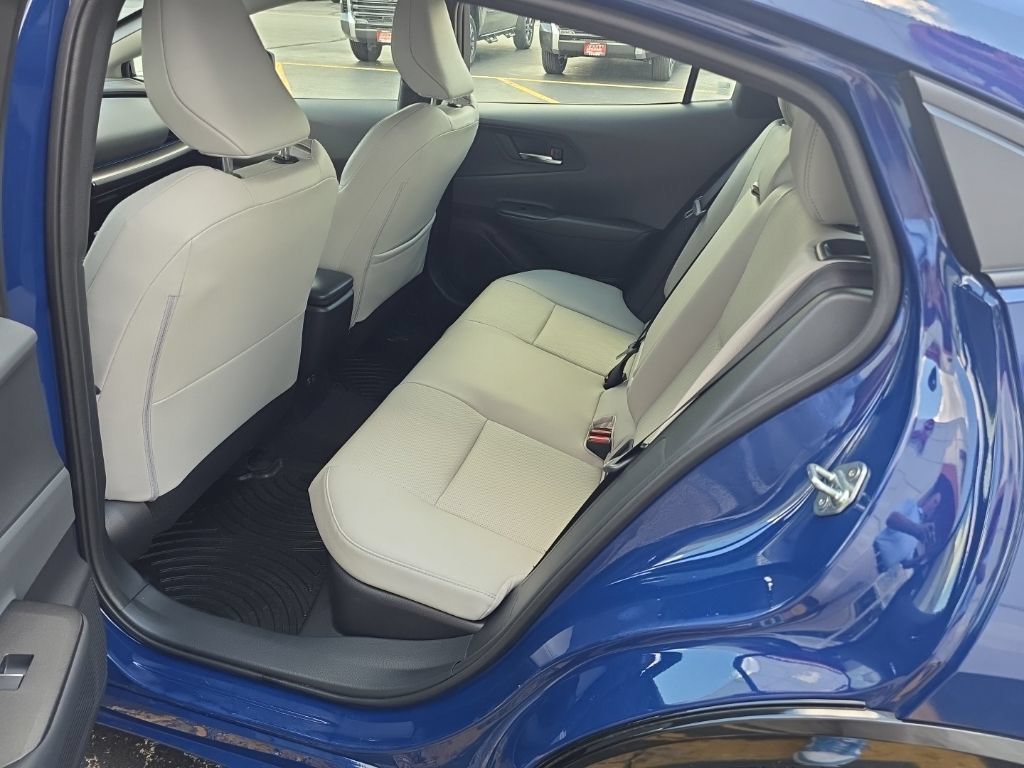 Used 2025 Toyota Prius XLE AWD/4WD image 11