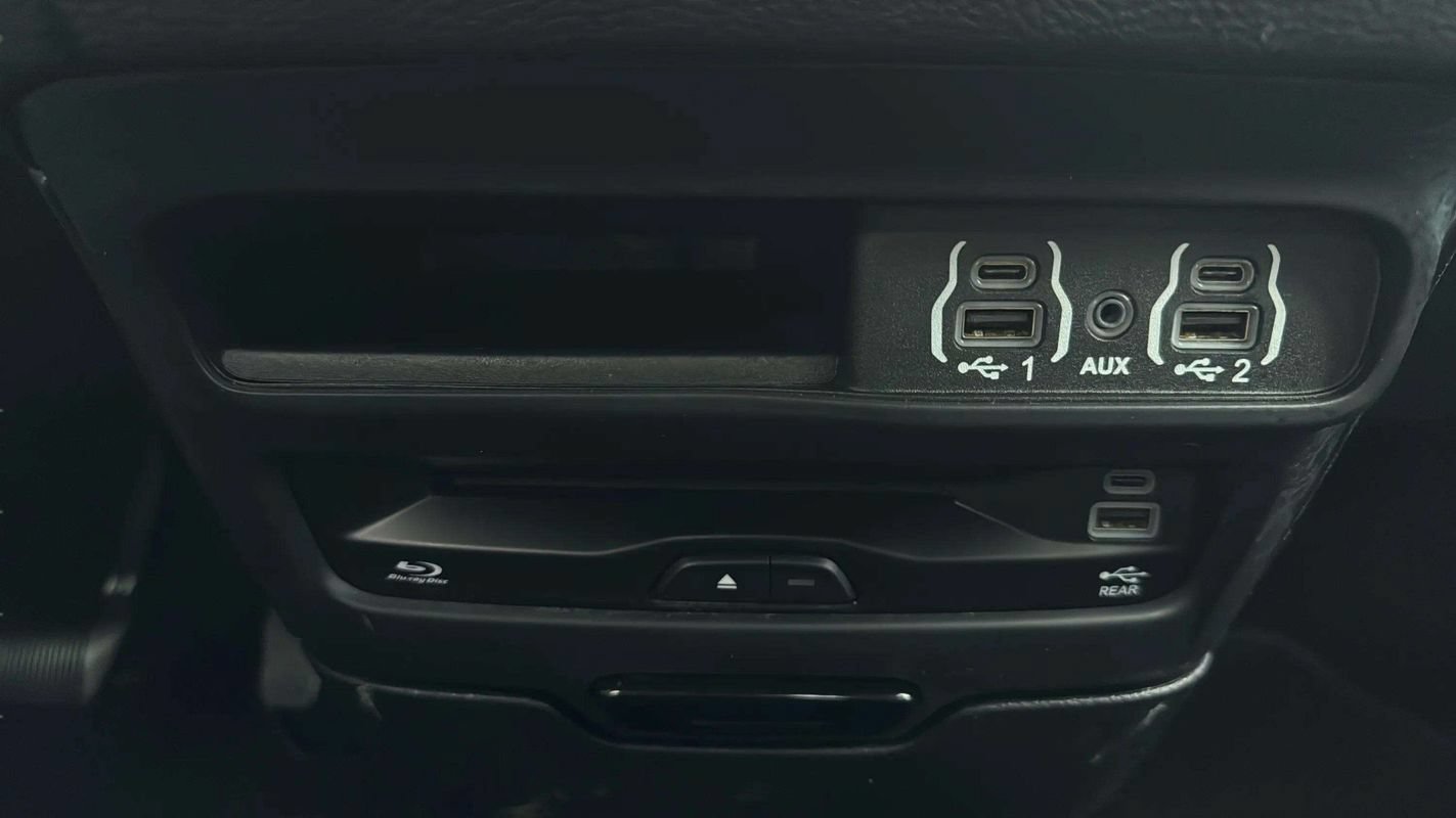 Used 2022 Chrysler Pacifica Touring-L w/ Uconnect Theater Family Group AWD/4WD image 10
