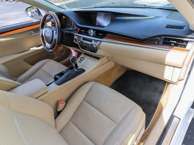Used 2013 Lexus ES 300h FWD image 23