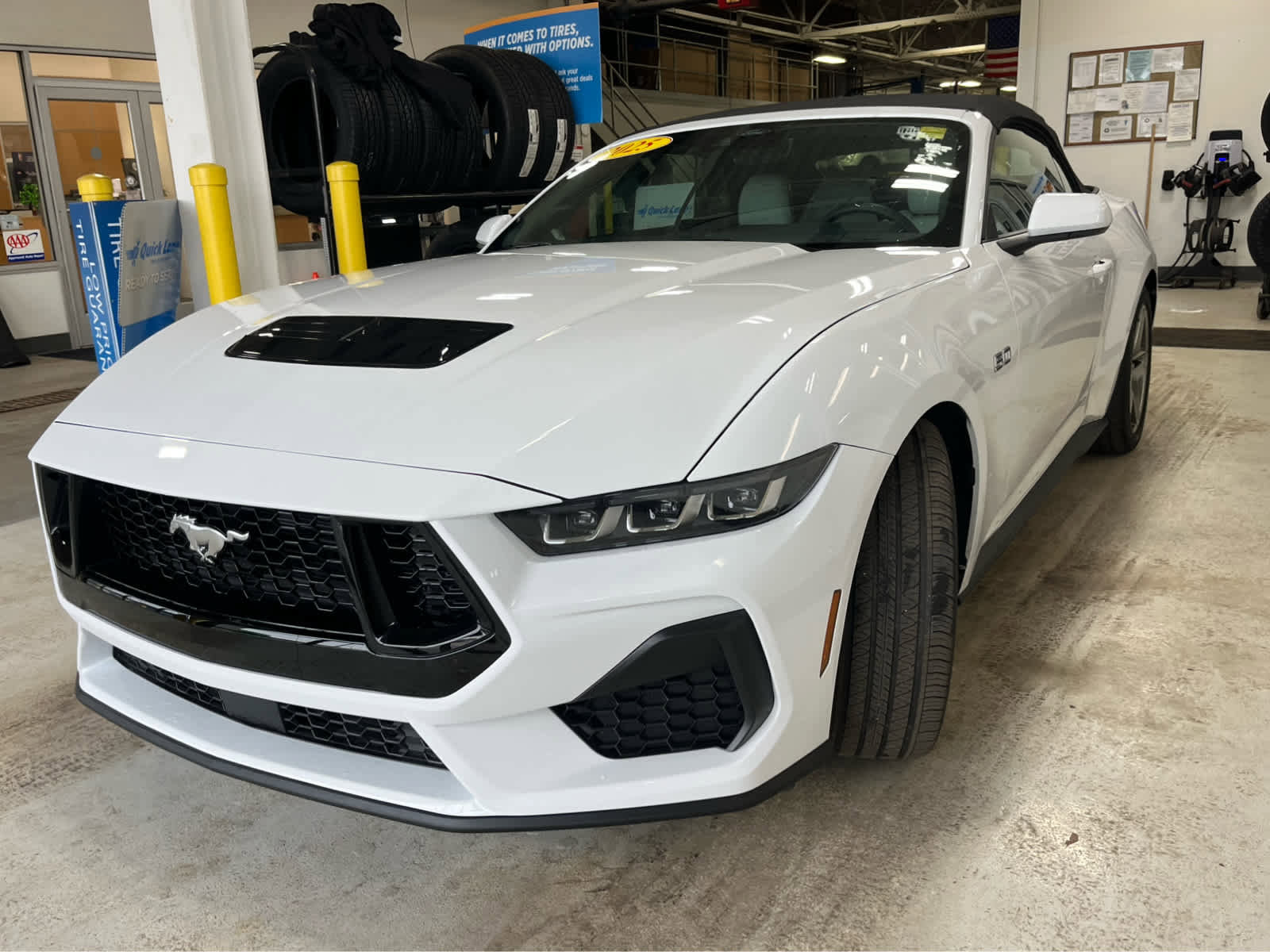 Used 2025 Ford Mustang GT Premium image 5