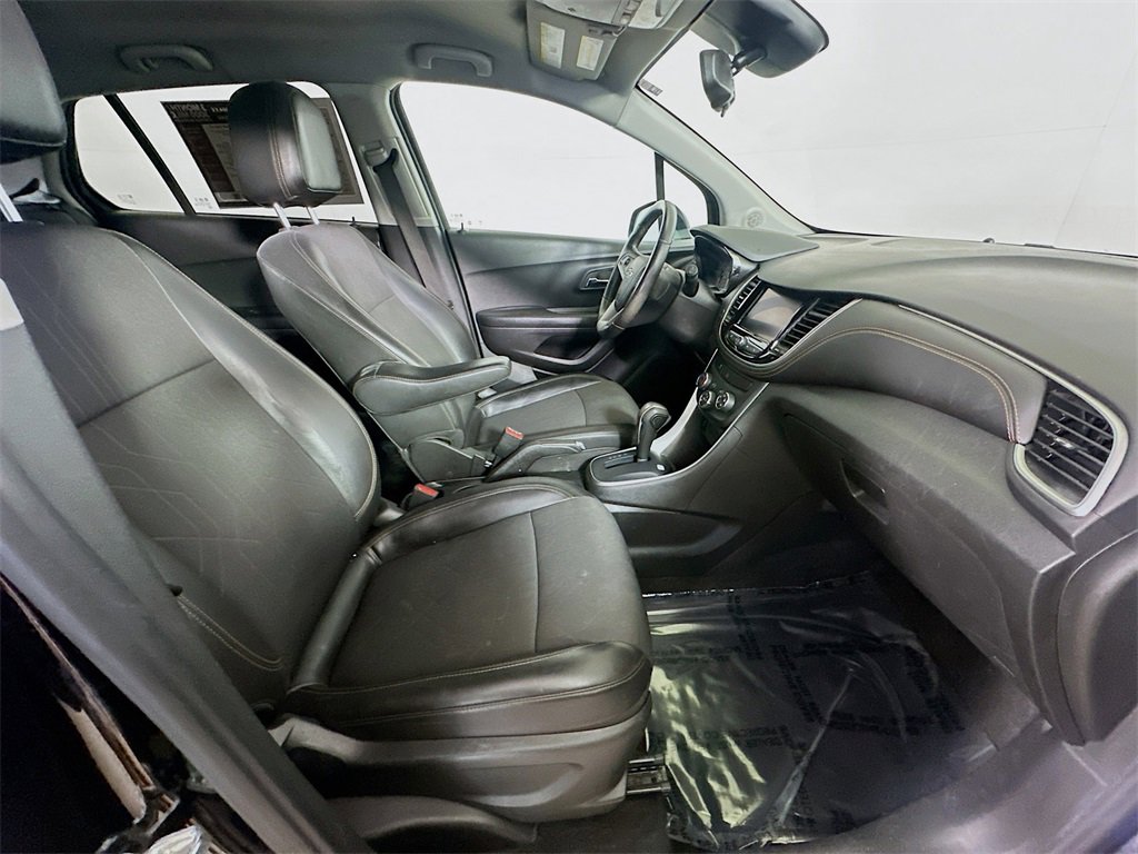 Used 2022 Chevrolet Trax LT w/ Midnight Edition image 12
