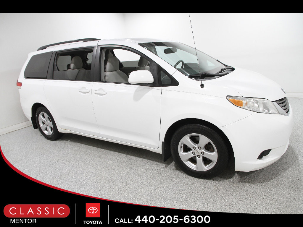Used 2012 Toyota Sienna LE w/ Towing Pkg image 1