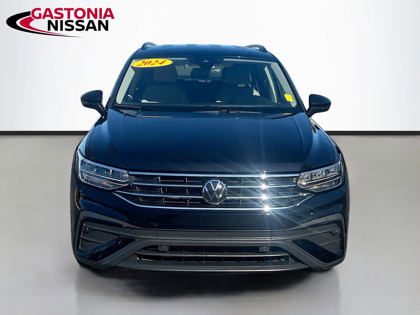 Used 2024 Volkswagen Tiguan S image 2