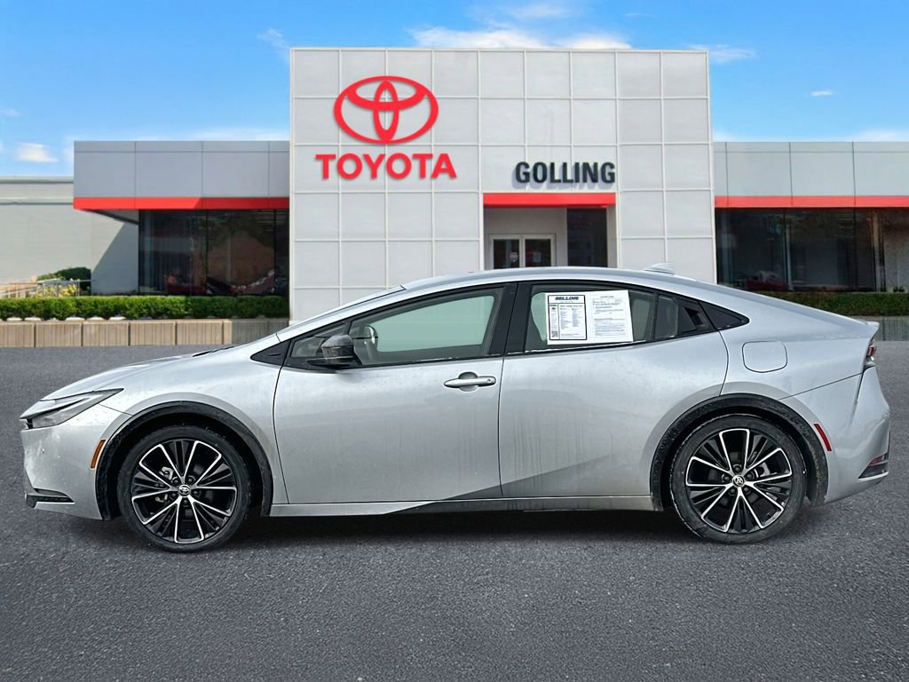 Used 2025 Toyota Prius XLE image 2