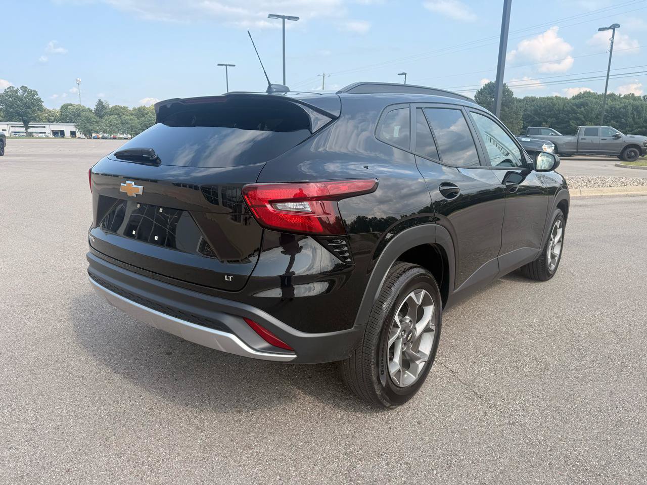 Used 2025 Chevrolet Trax LT FWD image 3