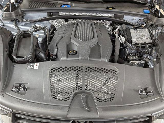 Certified 2025 Porsche Macan Turbo image 26