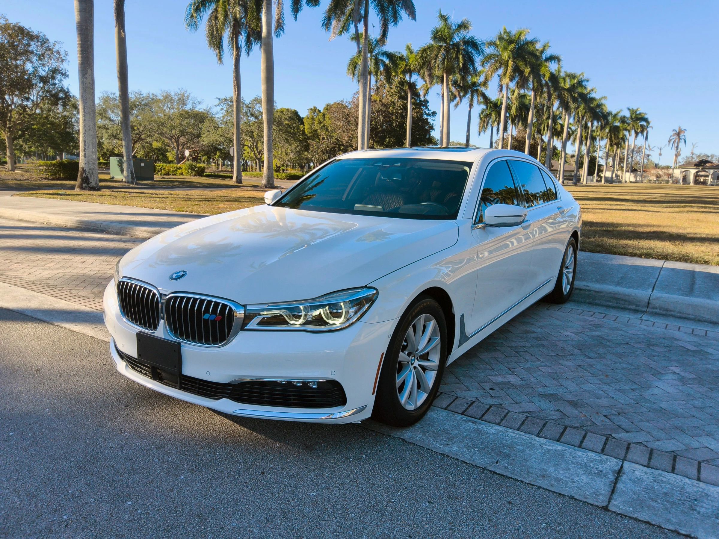 Used 2018 BMW 750i xDrive image 3