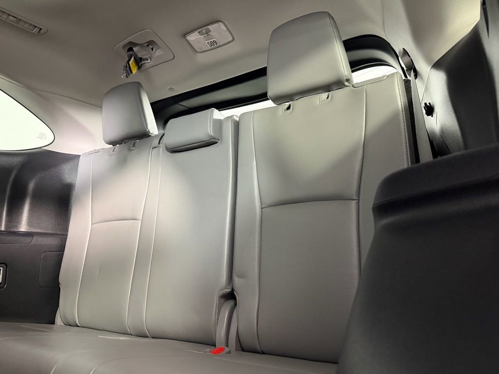 Used 2024 Toyota Highlander Platinum image 27