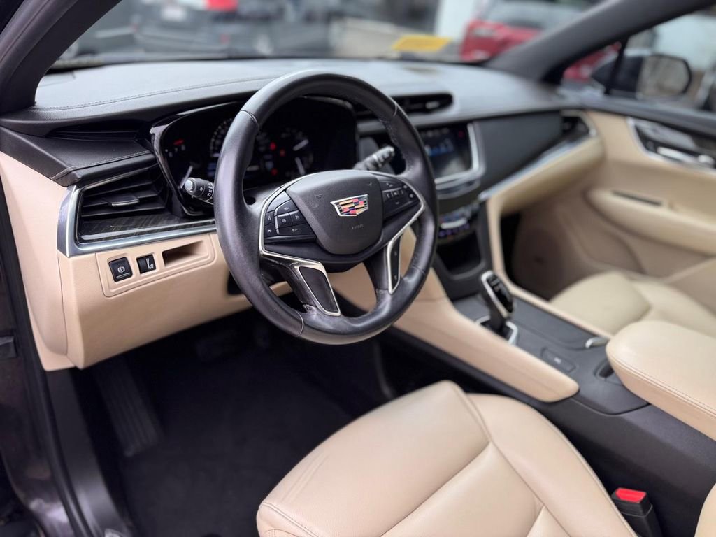 Used 2017 Cadillac XT5 FWD image 13