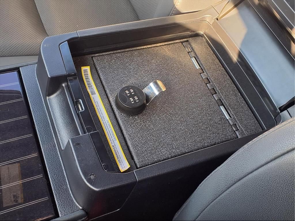 Used 2023 Lexus GX 460 Premium w/ Accessory Package image 12