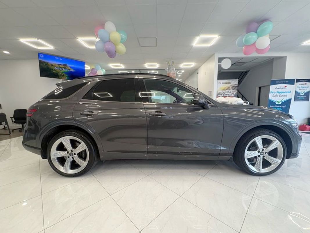 Used 2023 Genesis GV70 2.5T w/ Sport Prestige Package image 5